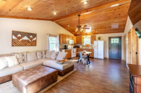 *New Owner Special* Cozy Cabin with mountain views